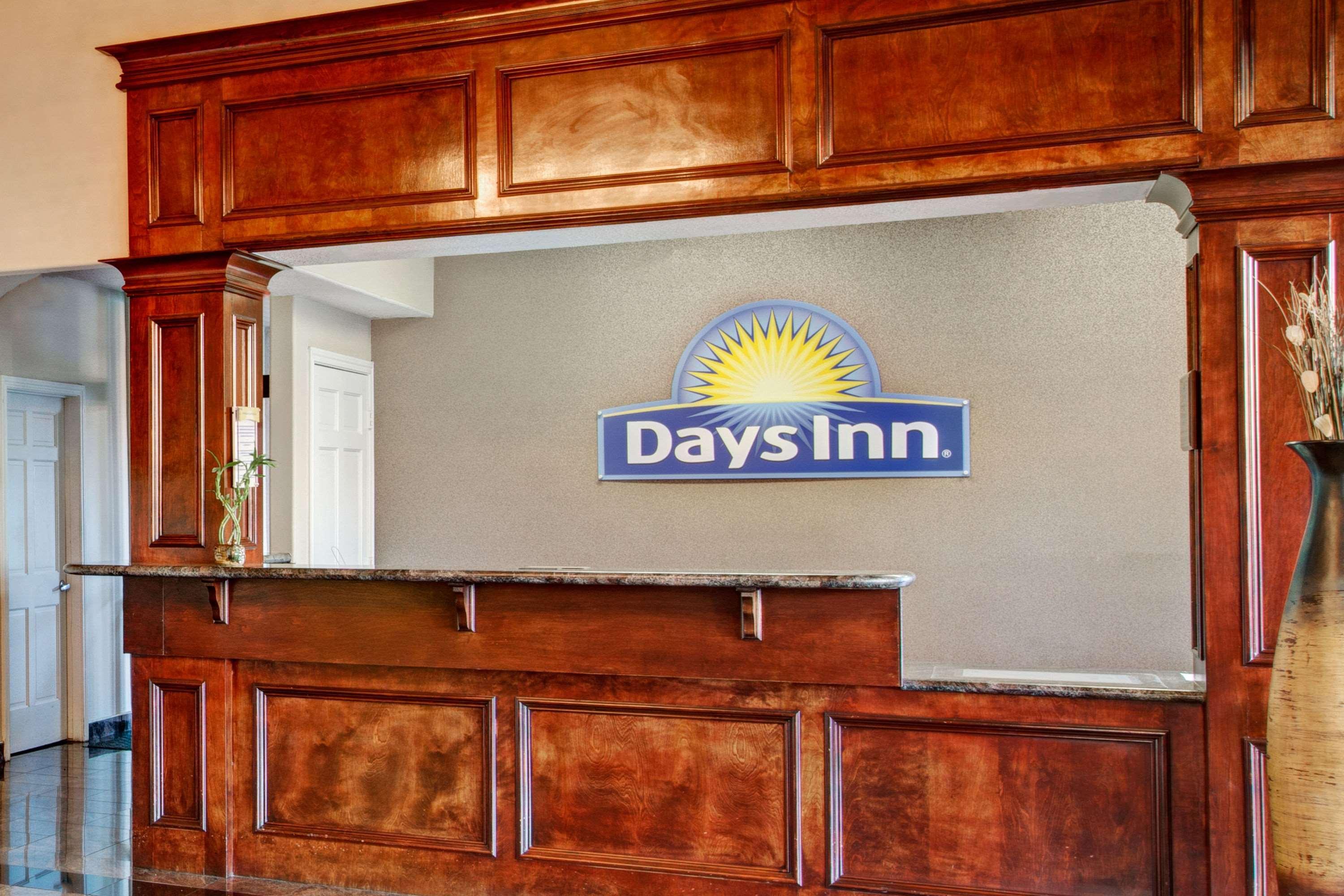 Days Inn & Suites By Wyndham Houston North - Спринг Екстер'єр фото