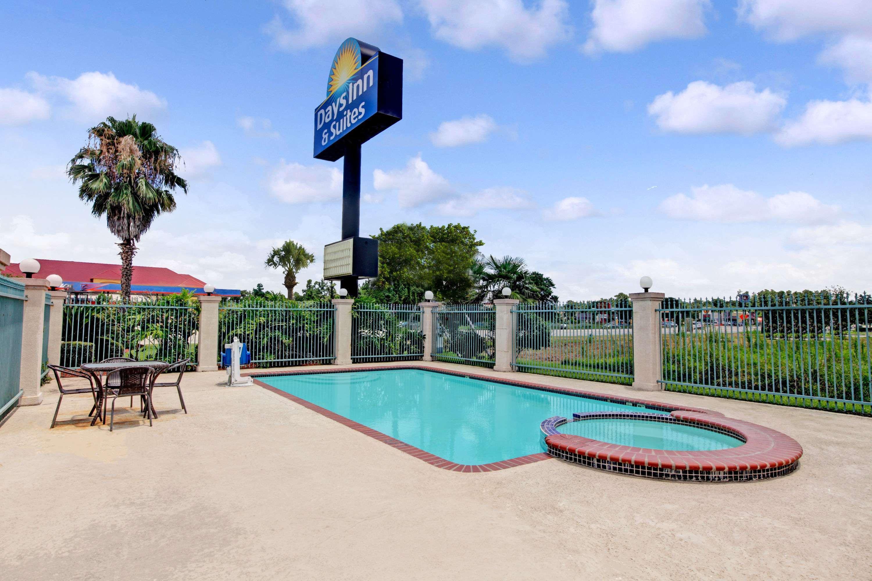 Days Inn & Suites By Wyndham Houston North - Спринг Екстер'єр фото